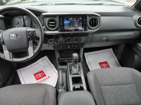 Certified 2018 Toyota Tacoma TRD Sport AWD/4WD image 10