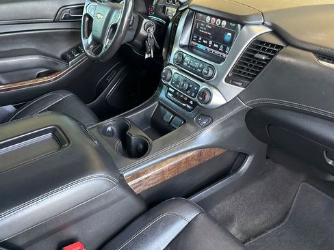 Used 2018 Chevrolet Suburban LT image 14