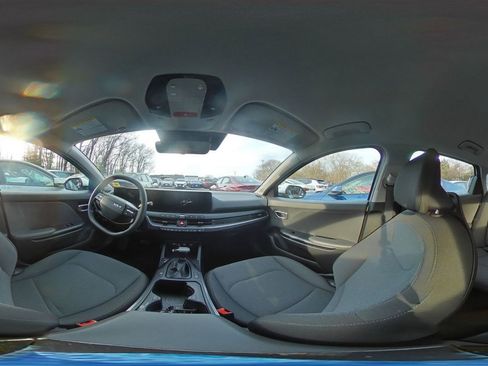 Used 2025 Kia K4 LXS image 41