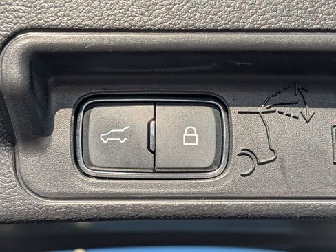 Used 2025 Ford Explorer ST-Line image 13