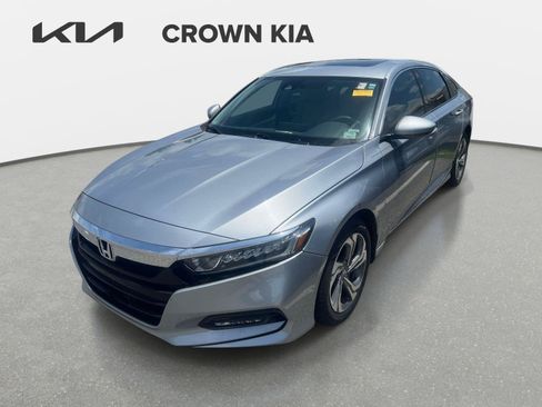 Used 2019 Toyota Camry LE FWD image 1