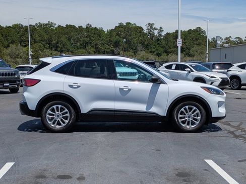 Used 2022 Ford Escape SE w/ Convenience Package FWD image 4