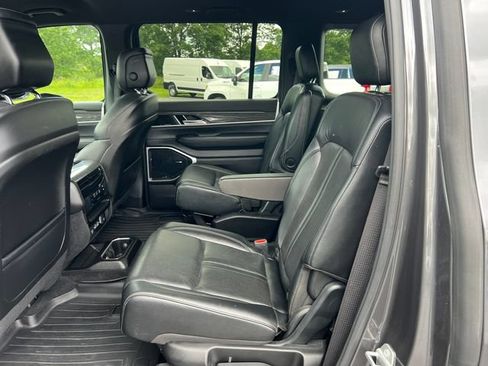 Used 2022 Jeep Wagoneer Series III w/ Flexible Seating Group AWD/4WD image 4