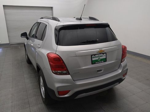 Used 2021 Chevrolet Trax LT w/ LT Convenience Package FWD image 6