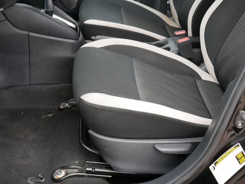 Used 2021 Nissan Versa SV image 13