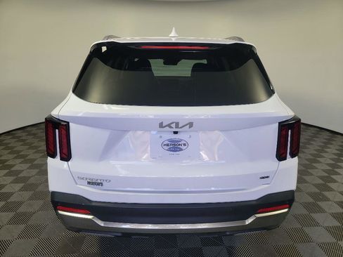 Certified 2025 Kia Sorento EX image 5