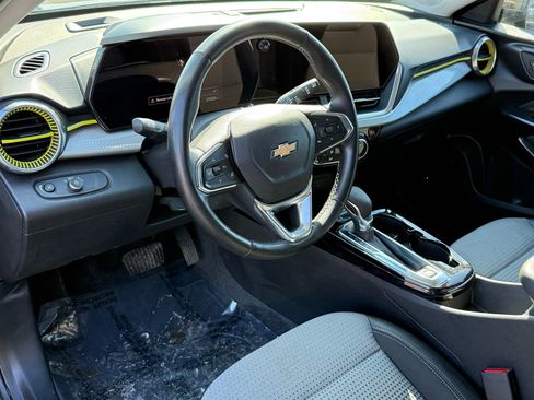 Certified 2024 Chevrolet Trax LT w/ Driver Confidence Package image 12