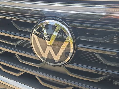 New 2026 Volkswagen Atlas Cross Sport SE FWD image 9