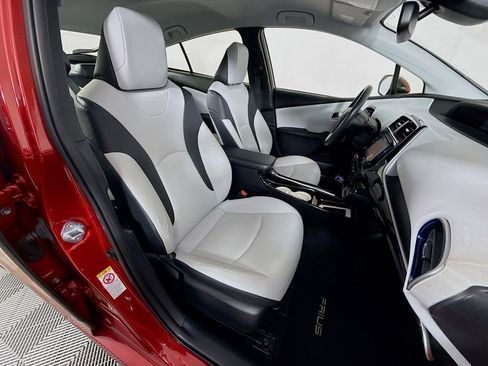 Used 2016 Toyota Prius Four Touring w/ Premium Convenience Package image 28