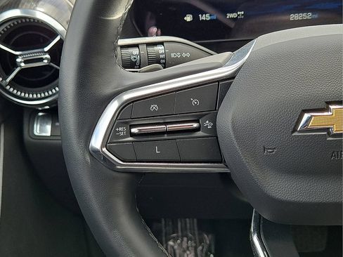 Used 2025 Chevrolet Equinox LT AWD/4WD image 18