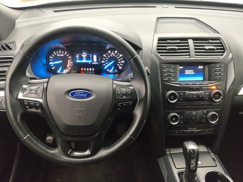 Used 2017 Ford Explorer XLT FWD image 22