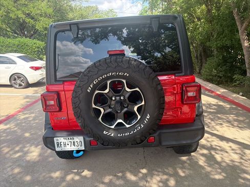 Used 2021 Jeep Wrangler Unlimited Rubicon 4xe w/ Dual Top Group AWD/4WD image 13