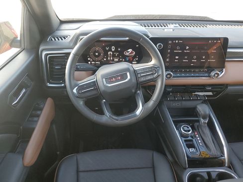 Used 2025 GMC Canyon AT4 w/ Technology Plus Package image 18