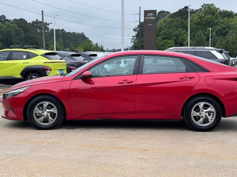 Used 2021 Hyundai Elantra SE FWD image 9