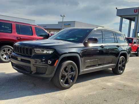 Used 2023 Jeep Grand Cherokee L Laredo AWD/4WD image 2