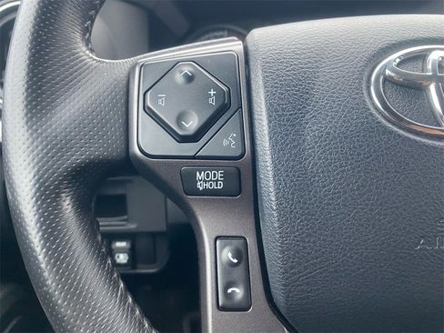 Used 2017 Toyota Tacoma TRD Sport w/ Tow Package (A/T) image 19