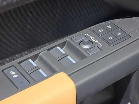 New 2026 Land Rover Defender 130 X-Dynamic SE AWD/4WD image 21