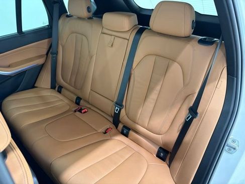 Used 2022 BMW X5 xDrive40i w/ M Sport Package AWD/4WD image 16