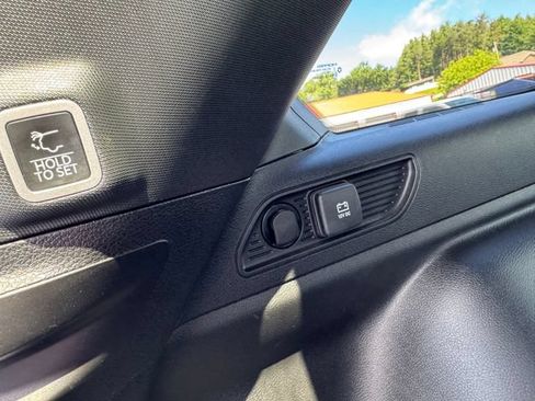 Used 2025 Jeep Grand Cherokee Altitude AWD/4WD image 37
