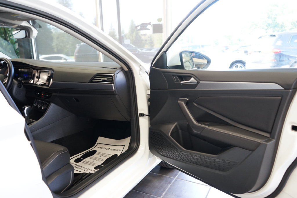 Used 2023 Volkswagen Jetta SE FWD image 38