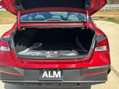 Certified 2025 Hyundai Elantra Sport image 18