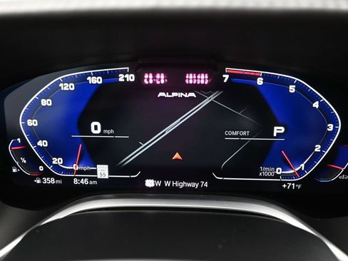Used 2022 BMW ALPINA B7 xDrive AWD/4WD image 18
