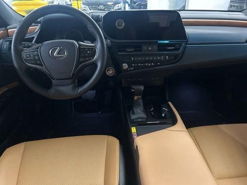 Used 2025 Lexus ES 350 w/ Premium Package image 16