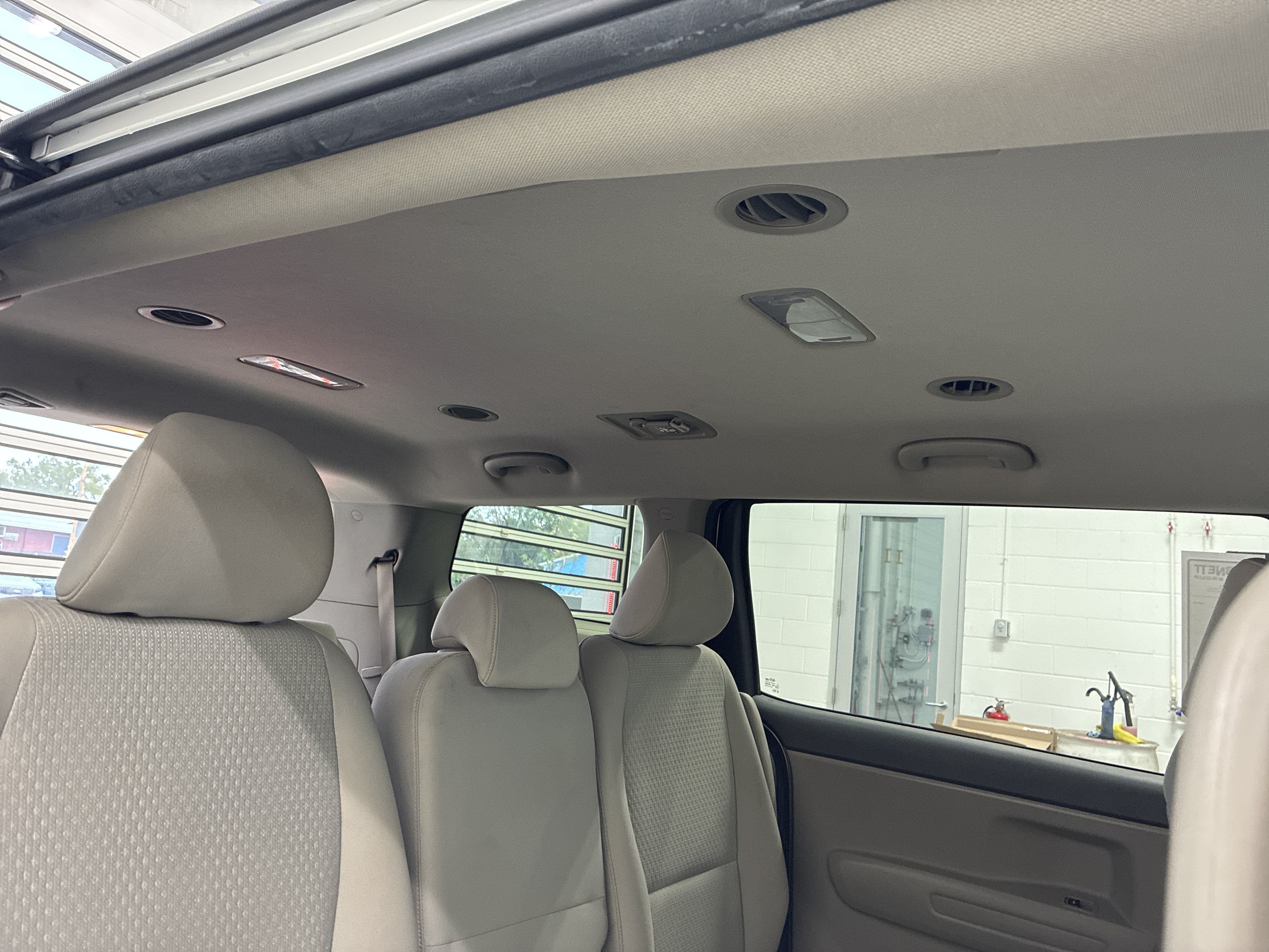 Used 2018 Kia Sedona LX FWD image 15