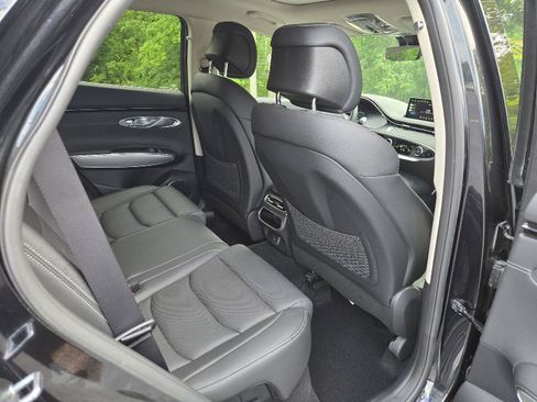 Used 2025 Genesis GV70 2.5T w/ Select Package AWD/4WD image 29