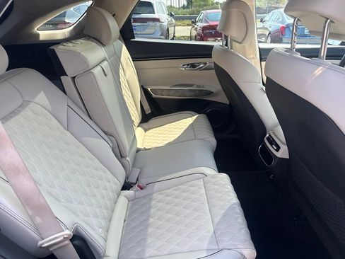 Used 2022 Genesis GV70 3.5T Sport w/ Sport Advanced Package AWD/4WD image 22