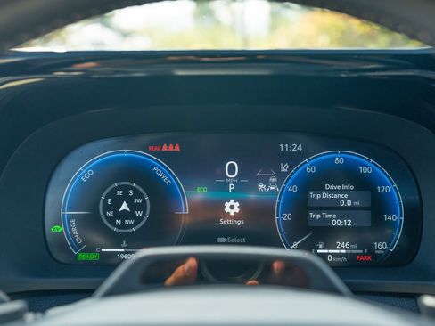 Certified 2025 Toyota Crown Signia w/ Advanced Technology Package AWD/4WD image 27