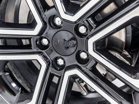 Used 2022 Jeep Compass Limited image 40