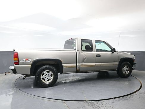 Used 2001 Chevrolet Silverado 1500 LS w/ Firm Ride Suspension Pkg AWD/4WD image 2