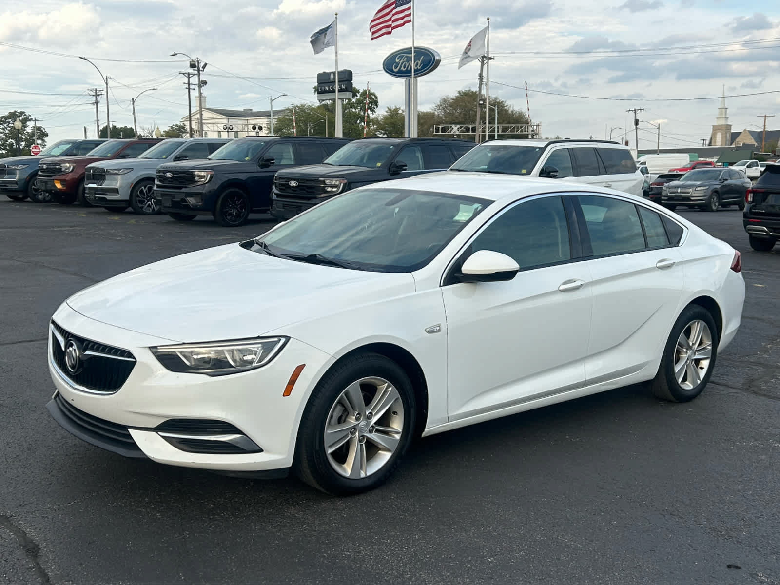 Used 2019 Buick Regal Preferred FWD image 2
