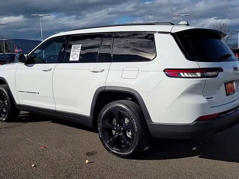 New 2025 Jeep Grand Cherokee L Altitude image 6