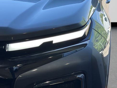 Used 2025 Chevrolet Traverse LT FWD image 33
