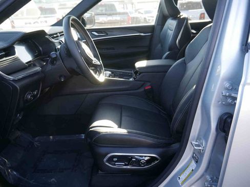 New 2025 Jeep Grand Cherokee Overland w/ Adv Protech Group III image 26