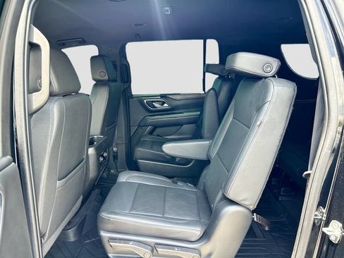 Used 2022 Chevrolet Suburban LT RWD image 34