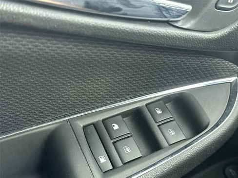 Used 2017 Chevrolet Cruze LT FWD image 21