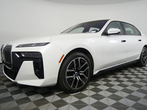 Certified 2023 BMW 760i xDrive w/ Executive Package image 7