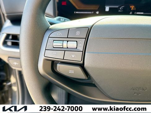 New 2025 Kia K4 LXS image 33