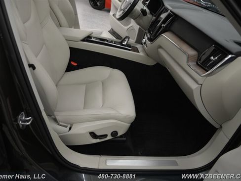 Used 2022 Volvo XC60 T8 Inscription Expression w/ Advanced Package image 19