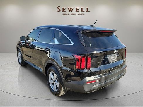 Used 2021 Kia Sorento LX image 3