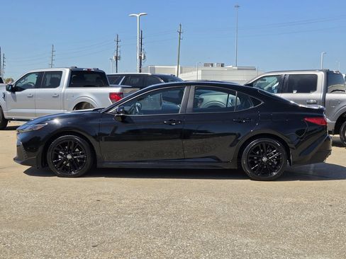 Used 2025 Toyota Camry SE FWD image 6