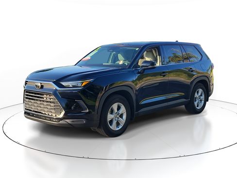Certified 2025 Toyota Grand Highlander FWD image 3