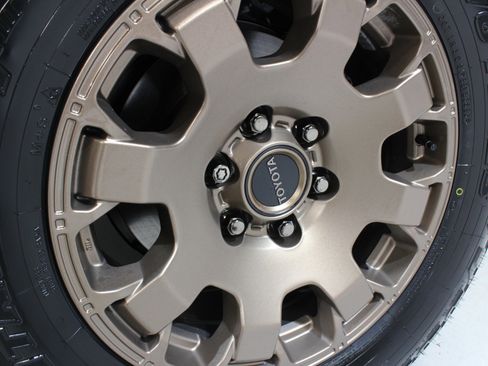 Used 2025 Toyota 4Runner Trailhunter image 30