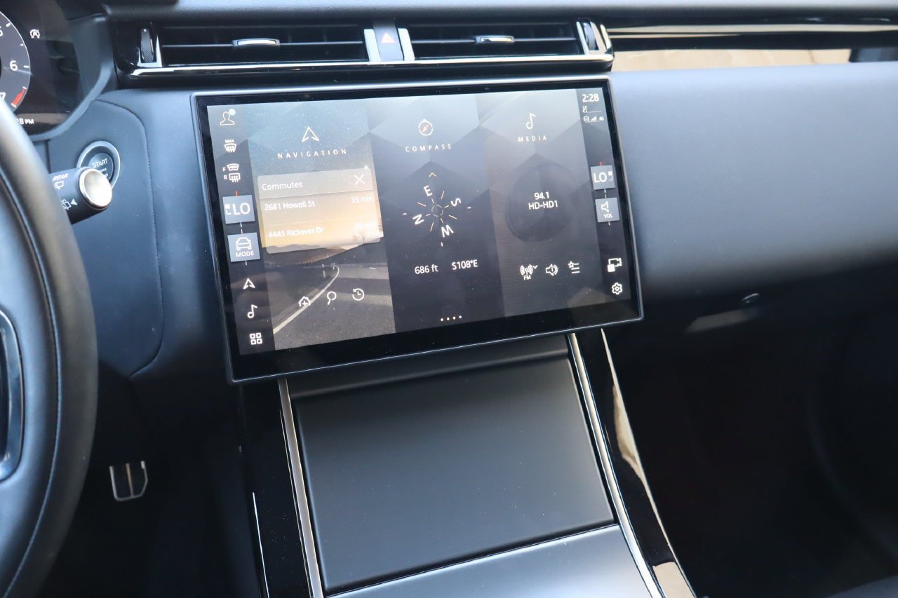 Used 2025 Land Rover Range Rover Velar Dynamic SE AWD/4WD image 7