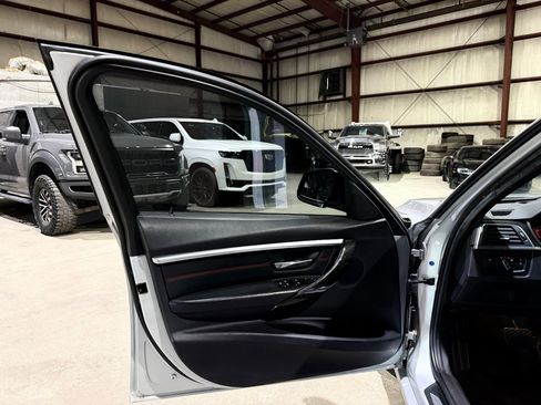 Used 2016 BMW 328i Sedan w/ Technology Package image 11
