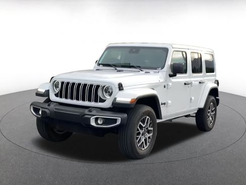 Used 2025 Jeep Wrangler Sahara image 7