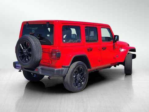 Used 2025 Jeep Wrangler Unlimited Sahara w/ Safety Group AWD/4WD image 4